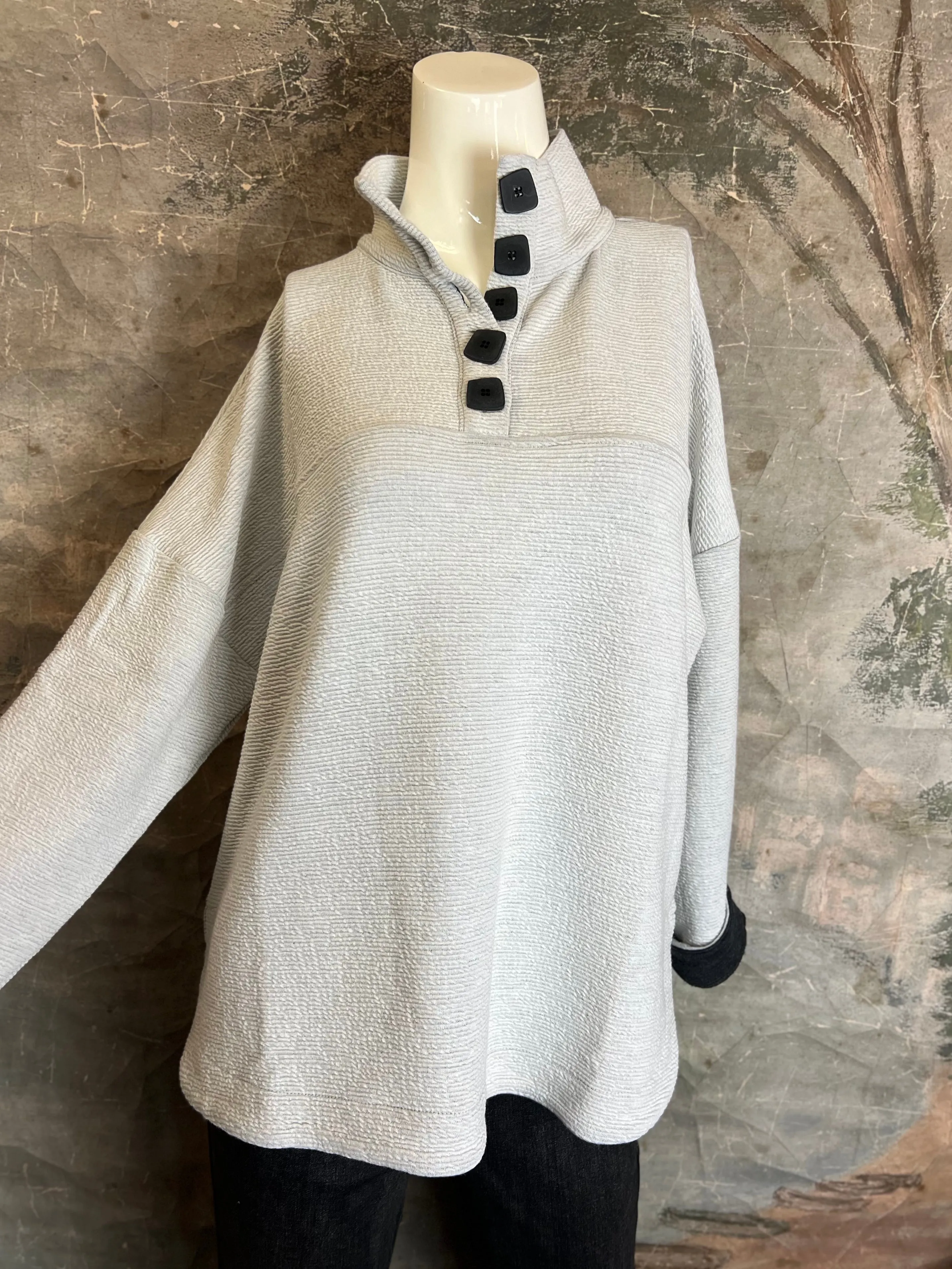 1525 Yolanda Top