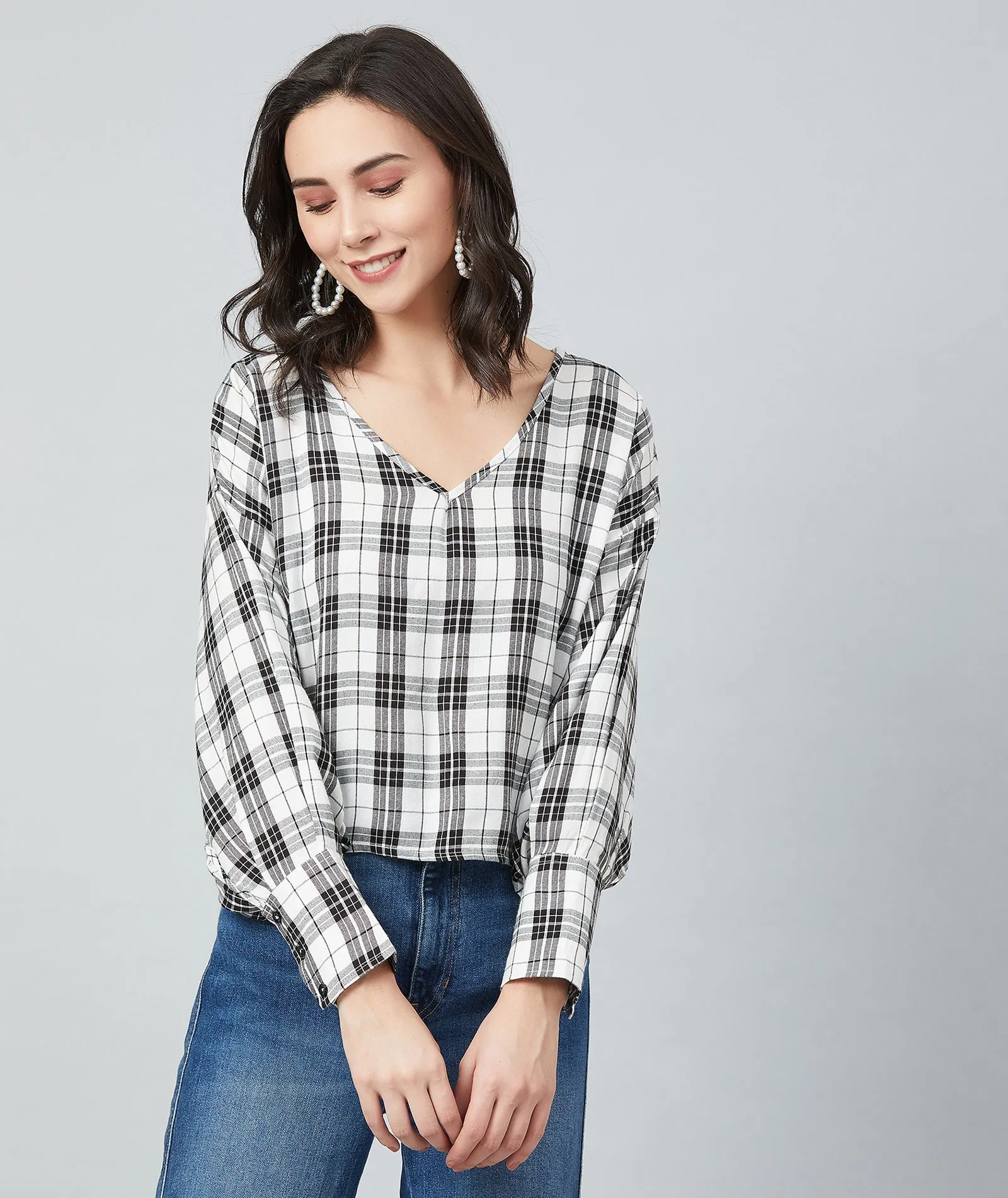 Chimpaaanzee Women White and Black Checks V Neck Top