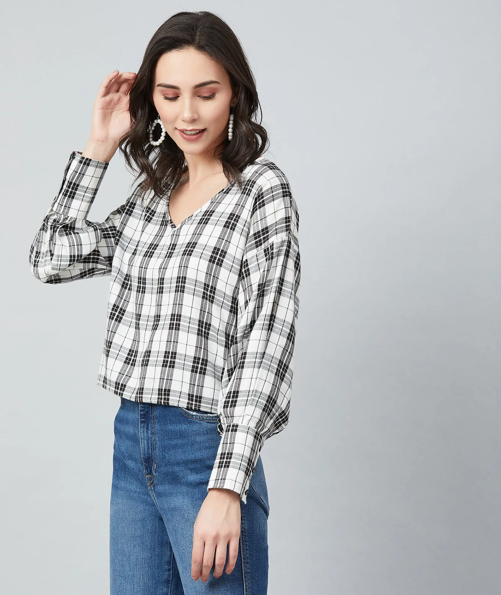 Chimpaaanzee Women White and Black Checks V Neck Top