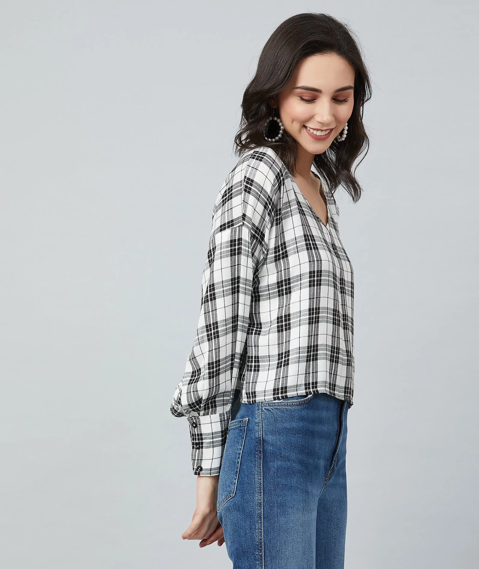 Chimpaaanzee Women White and Black Checks V Neck Top
