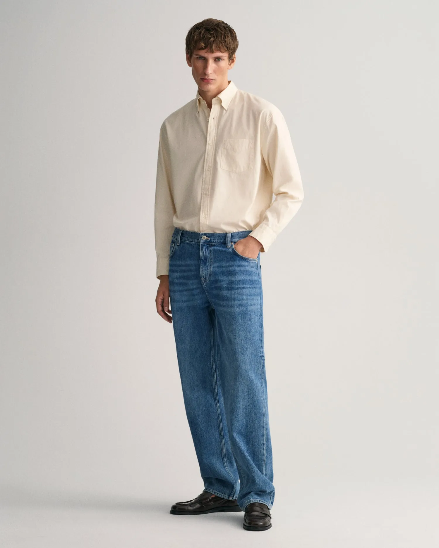 Gant Men Relaxed Fit Light Fade Clean Look Cotton Jeans