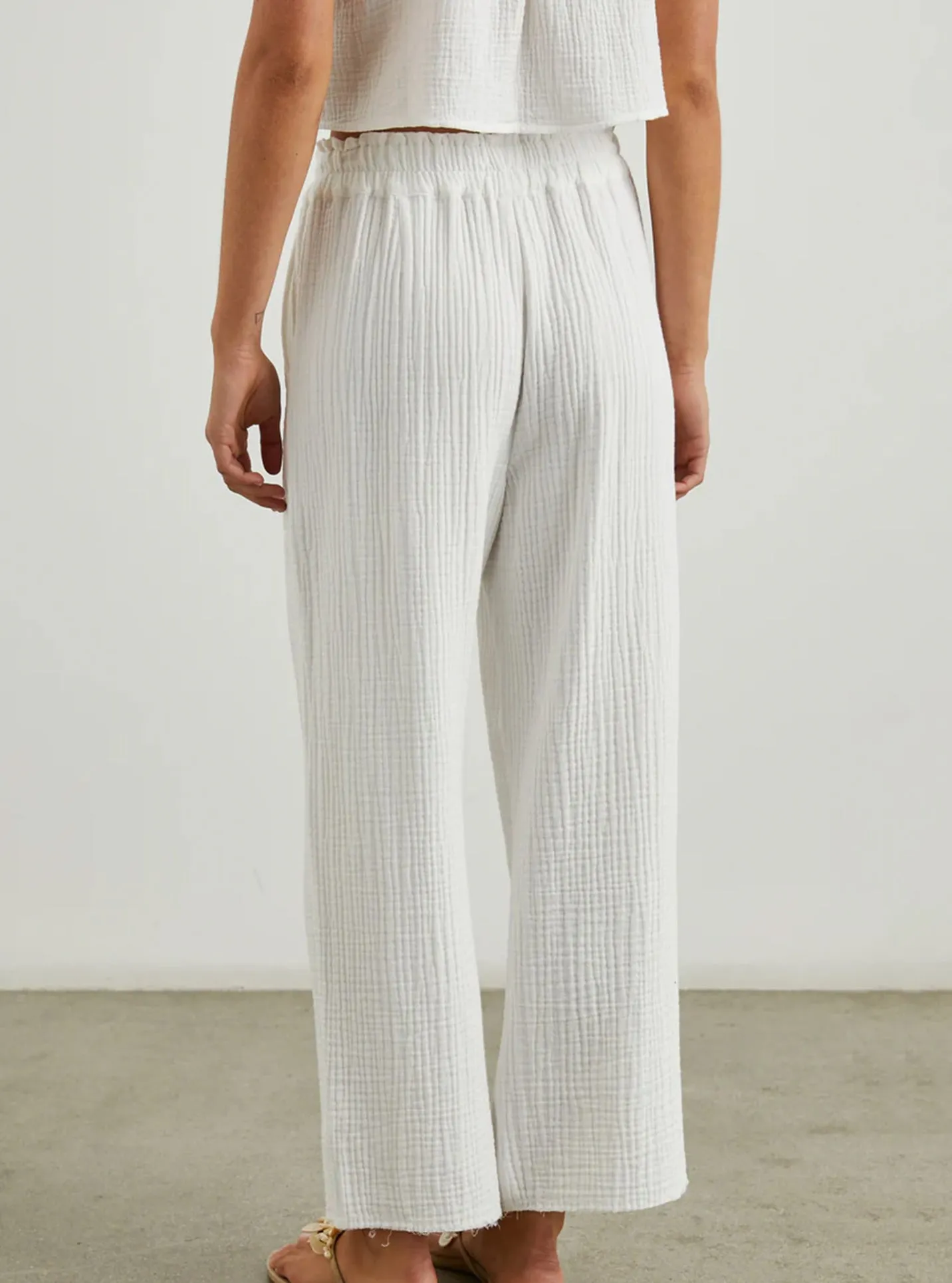 Leon Crop - White
